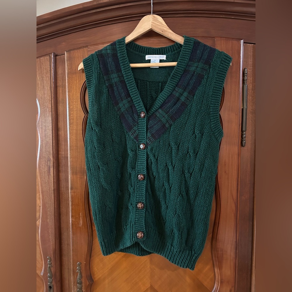 Women's Cable Knit V-Neck Sweater Vest - Green
